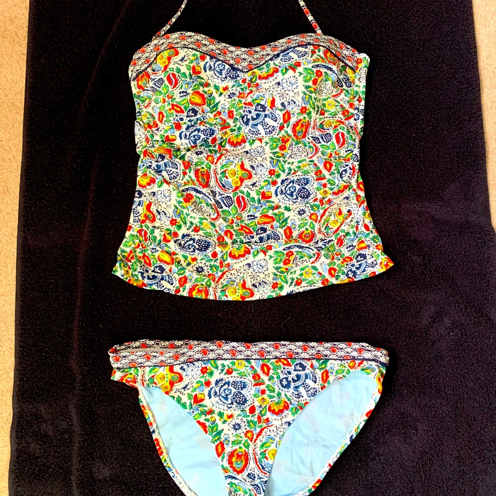Tommy Bahama stylish two piece print tankini.